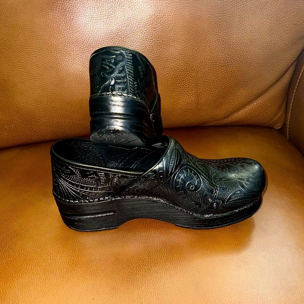 Women’s Dansko clogs, leather, black